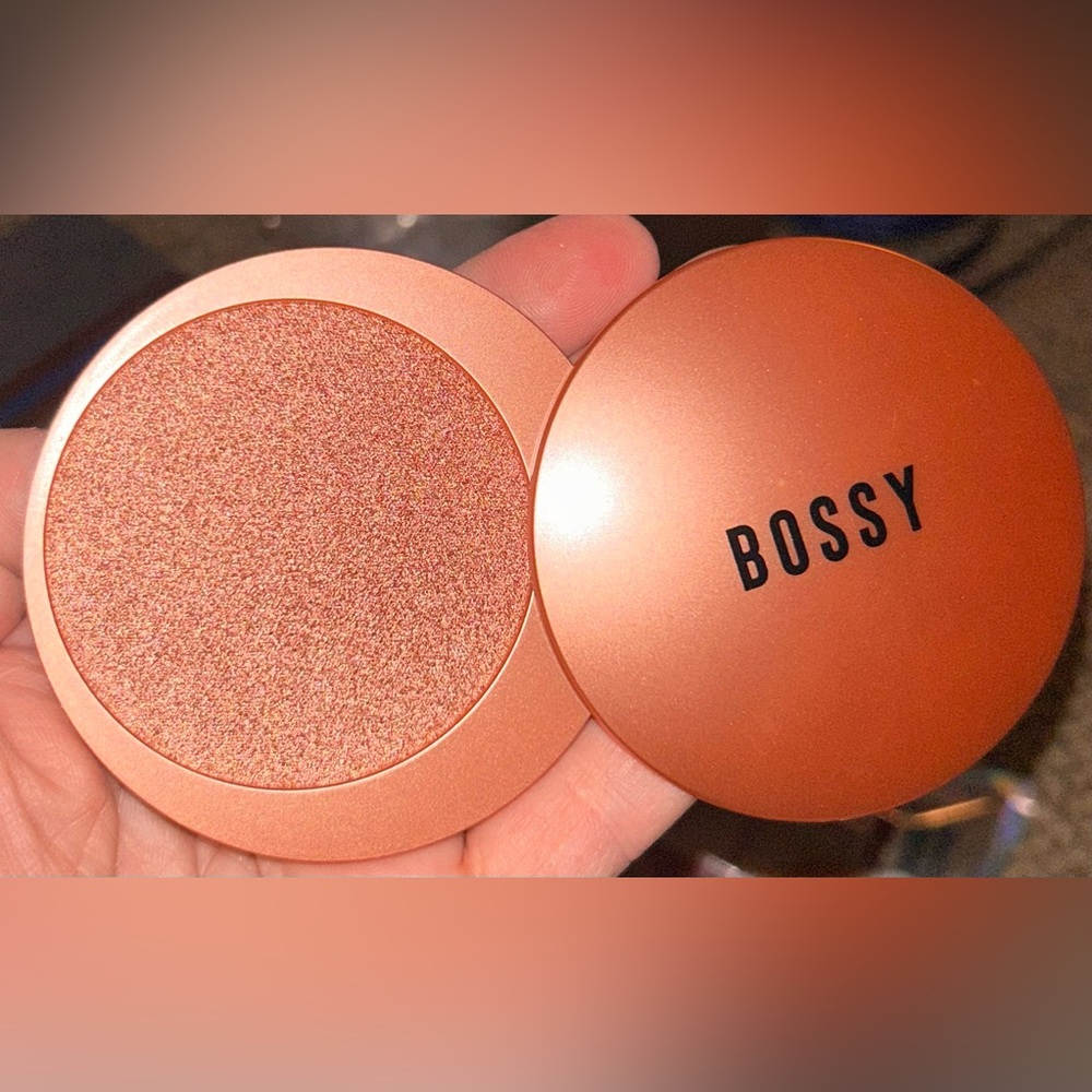 Bossy Cosmetics Dazzling Highlighter New in color Captivating